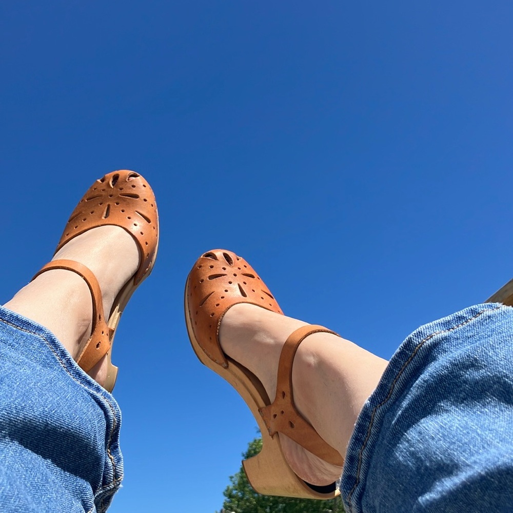 Full grain leather Swedish hasbeens clogs